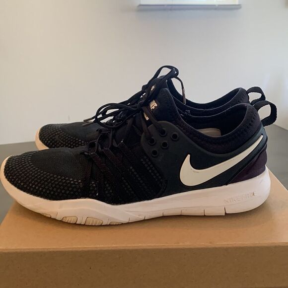 Nike Free Runs - Picture 5 of 11